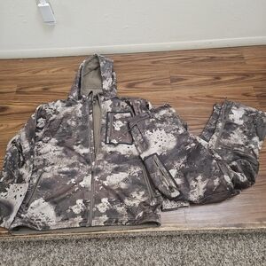 Cabelss Camouflage Hooded Jacket and Pants Set XL Hoddie X Size 36 Pants